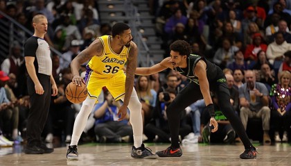 进攻端手感不错，湖人后场大闸难得起到了决定性的作用？