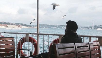 苏超南通队主场迎战苏州队，上半场南通队1：0苏州队